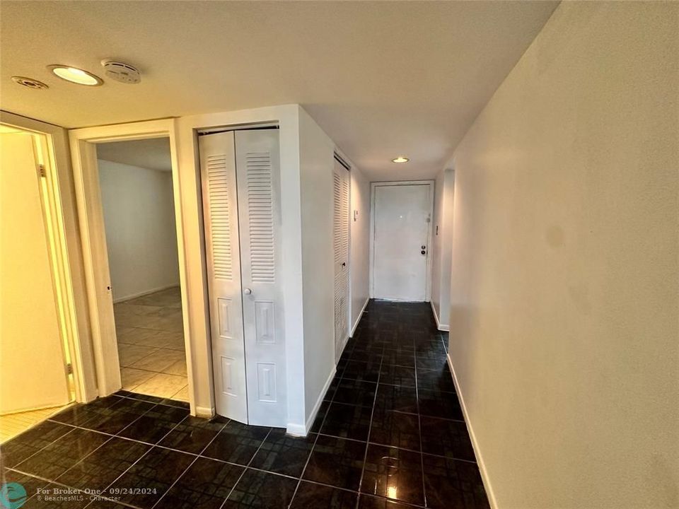 For Rent: $2,000 (2 beds, 2 baths, 1002 Square Feet)