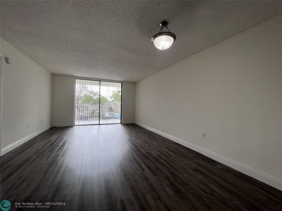 For Rent: $2,698 (2 beds, 2 baths, 1008 Square Feet)