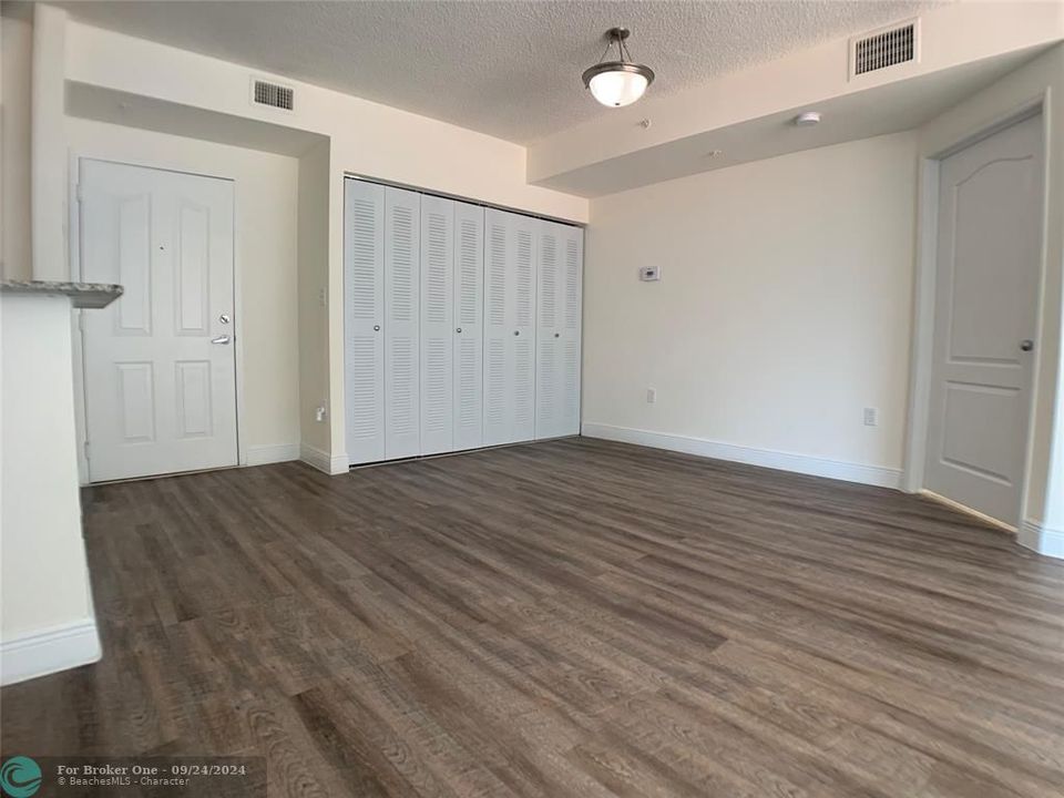 For Rent: $2,698 (2 beds, 2 baths, 1008 Square Feet)