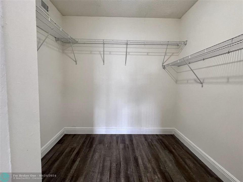 For Rent: $2,698 (2 beds, 2 baths, 1008 Square Feet)