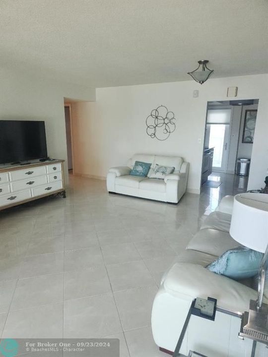 En Venta: $499,900 (2 camas, 2 baños, 1063 Pies cuadrados)