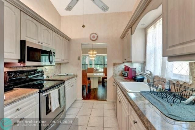 En Venta: $410,000 (2 camas, 2 baños, 1763 Pies cuadrados)