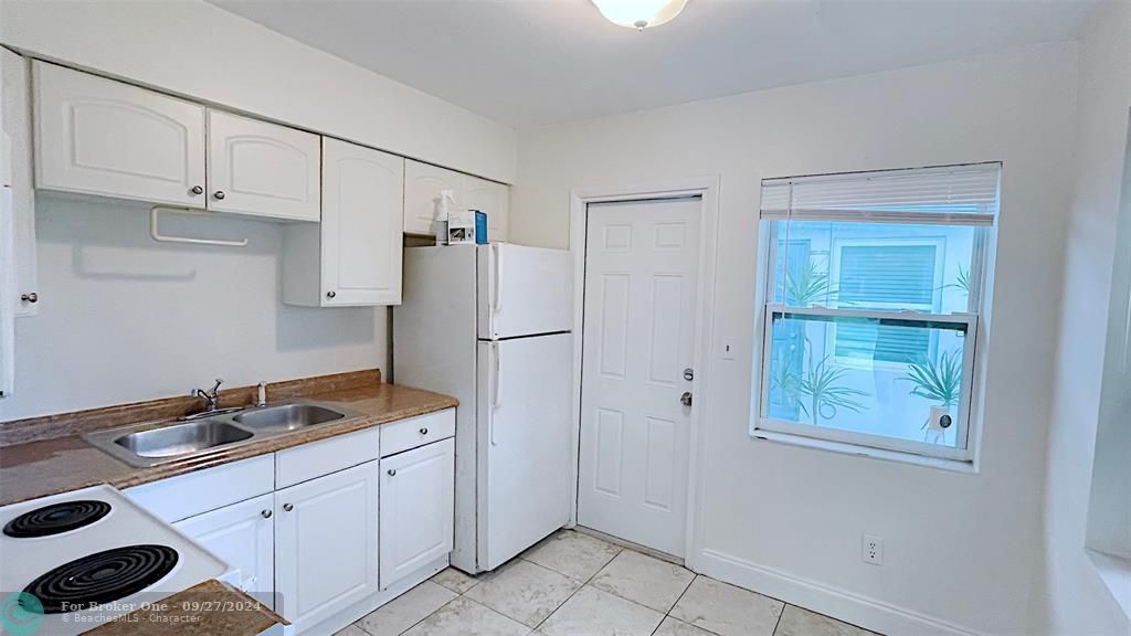 For Rent: $1,950 (2 beds, 1 baths, 800 Square Feet)