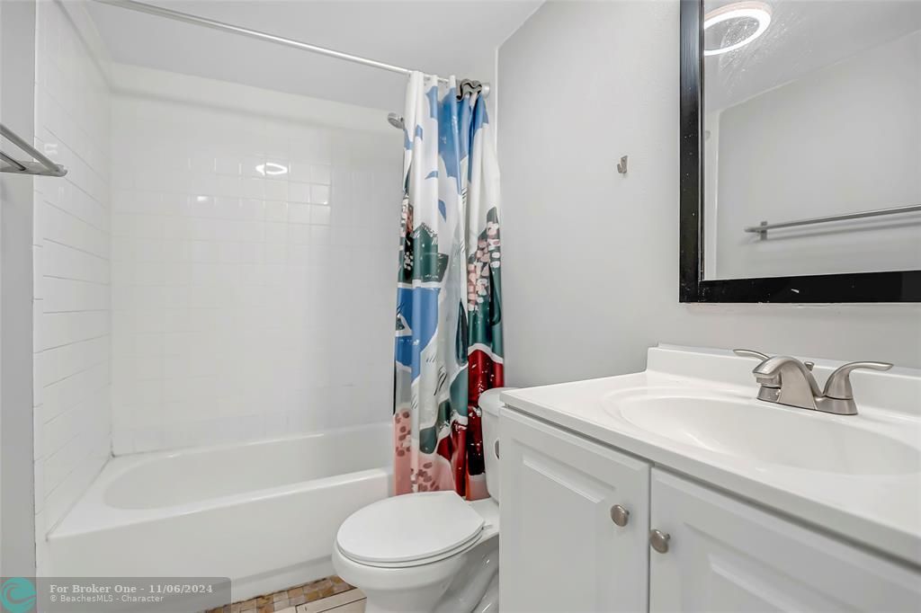 For Sale: $185,000 (2 beds, 1 baths, 609 Square Feet)