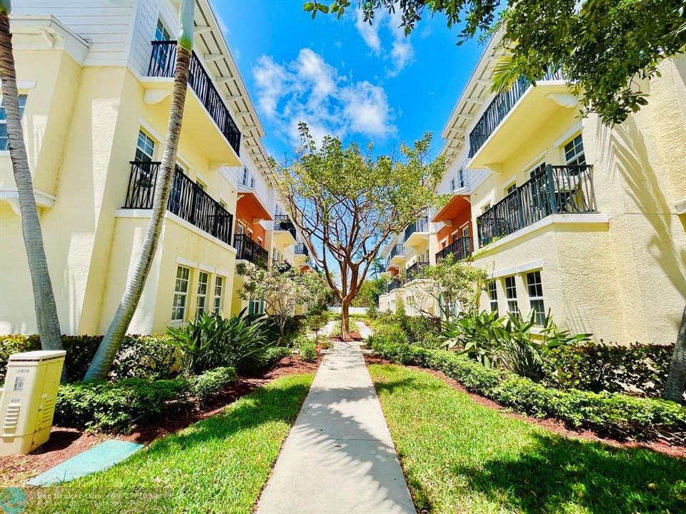 For Sale: $550,000 (3 beds, 2 baths, 1988 Square Feet)