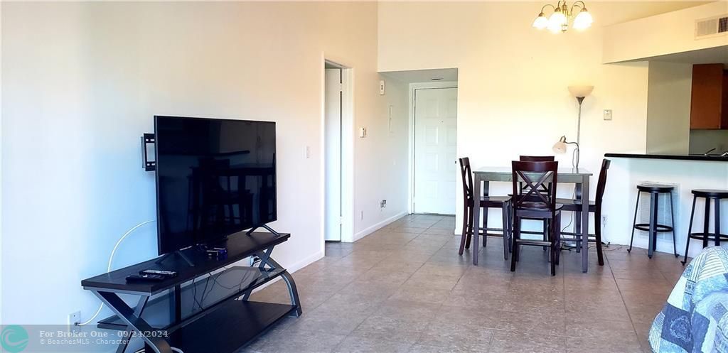 For Rent: $2,400 (2 beds, 2 baths, 984 Square Feet)