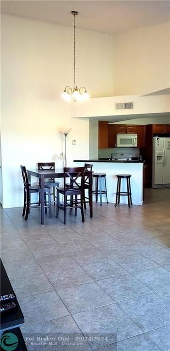 For Rent: $2,400 (2 beds, 2 baths, 984 Square Feet)