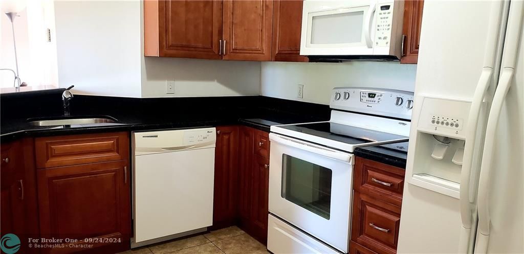 For Rent: $2,400 (2 beds, 2 baths, 984 Square Feet)