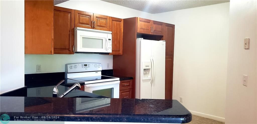 For Rent: $2,400 (2 beds, 2 baths, 984 Square Feet)