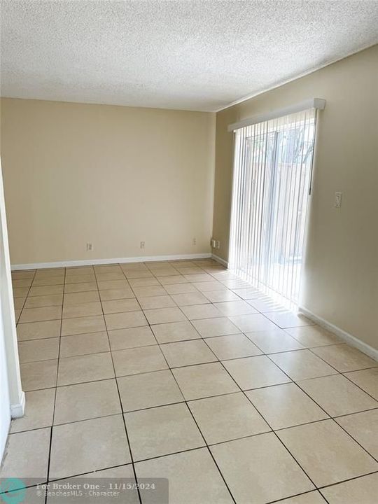 Recently Rented: $1,900 (2 beds, 1 baths, 944 Square Feet)