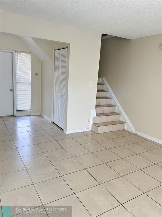 Recently Rented: $1,900 (2 beds, 1 baths, 944 Square Feet)