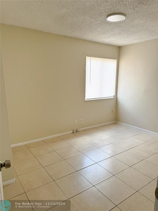 Recently Rented: $1,900 (2 beds, 1 baths, 944 Square Feet)