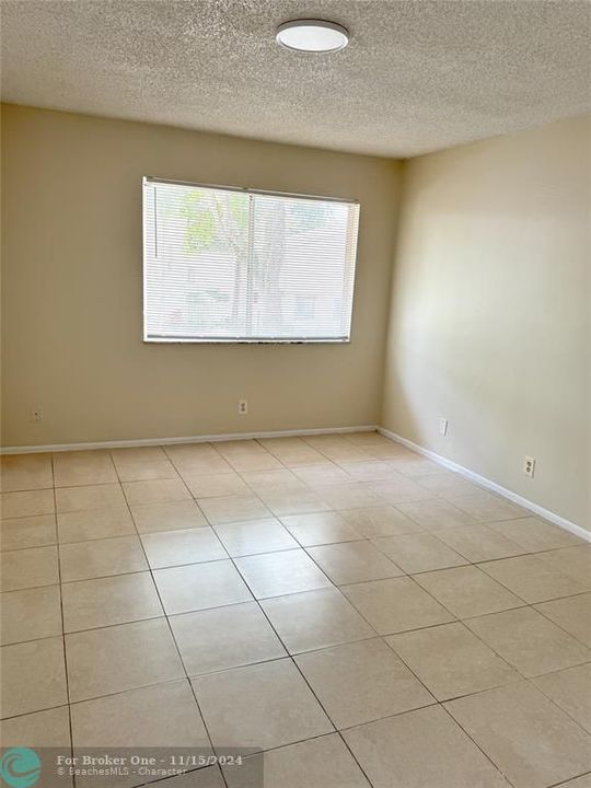 Recently Rented: $1,900 (2 beds, 1 baths, 944 Square Feet)