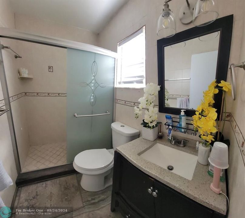 For Sale: $285,000 (2 beds, 2 baths, 916 Square Feet)