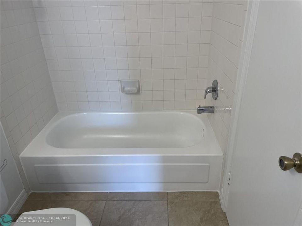 For Rent: $2,200 (2 beds, 2 baths, 1241 Square Feet)