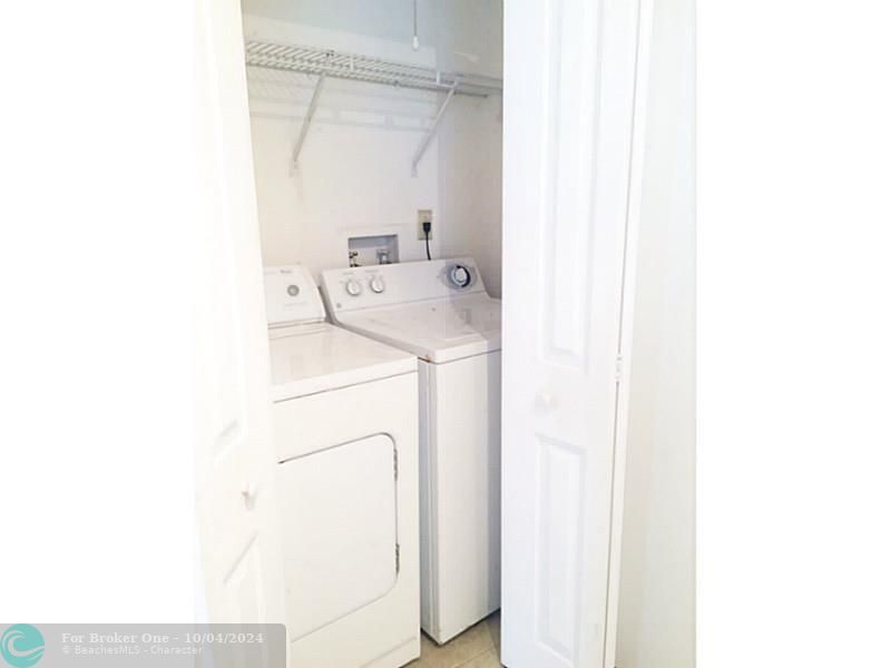 For Rent: $2,200 (2 beds, 2 baths, 1241 Square Feet)