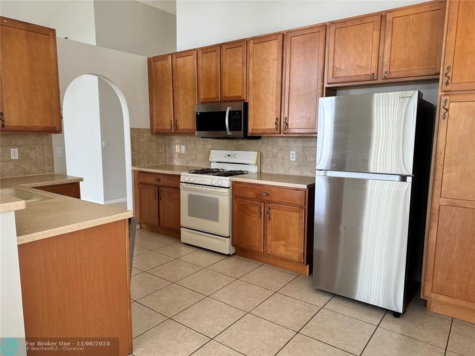 For Rent: $3,400 (3 beds, 2 baths, 1883 Square Feet)