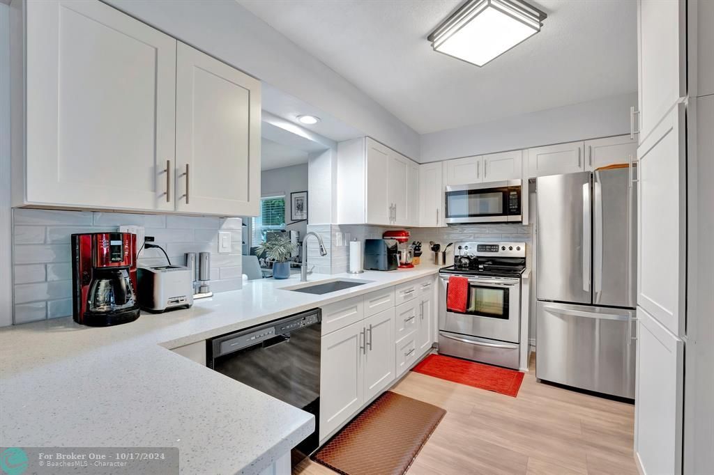 For Sale: $349,000 (2 beds, 2 baths, 1353 Square Feet)