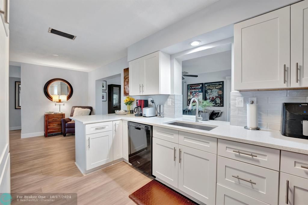 For Sale: $349,000 (2 beds, 2 baths, 1353 Square Feet)