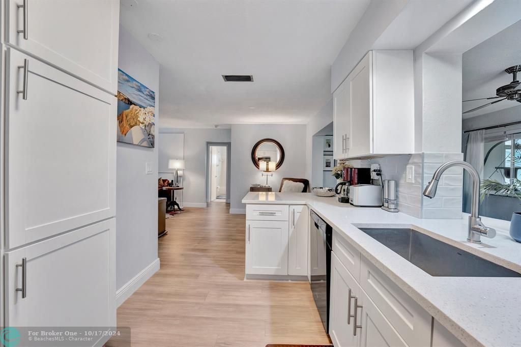 For Sale: $349,000 (2 beds, 2 baths, 1353 Square Feet)