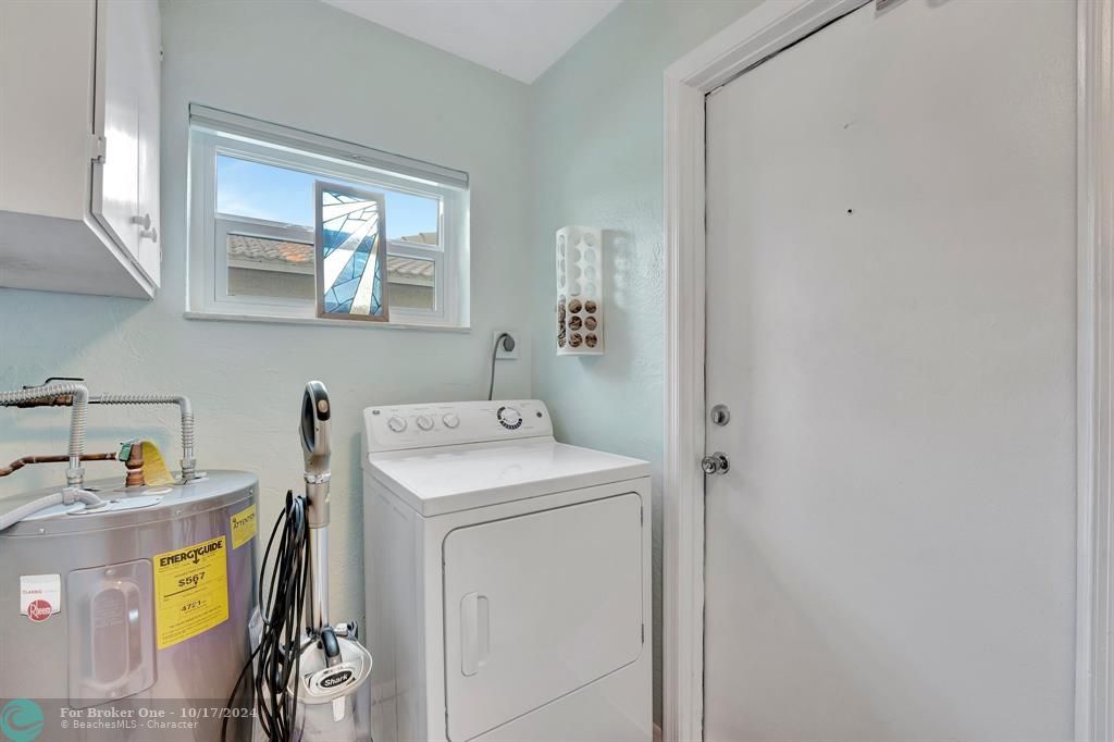 For Sale: $349,000 (2 beds, 2 baths, 1353 Square Feet)