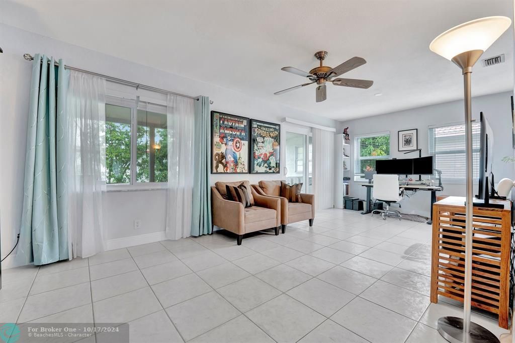 For Sale: $349,000 (2 beds, 2 baths, 1353 Square Feet)