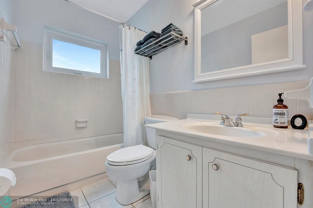 For Sale: $349,000 (2 beds, 2 baths, 1353 Square Feet)