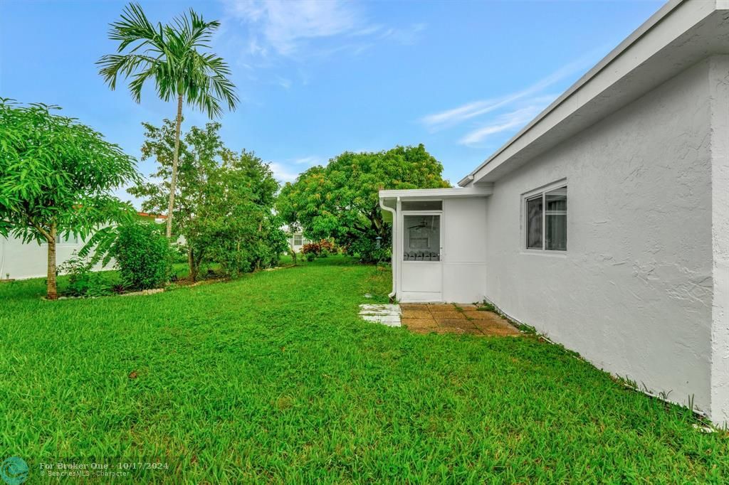 For Sale: $349,000 (2 beds, 2 baths, 1353 Square Feet)