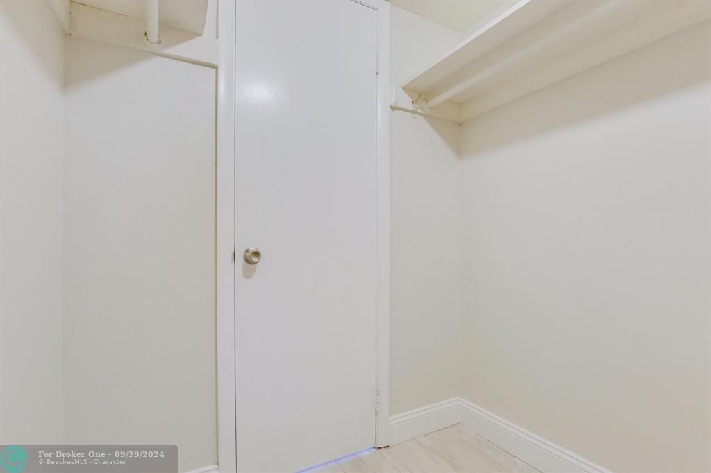 For Sale: $399,000 (2 beds, 2 baths, 1200 Square Feet)