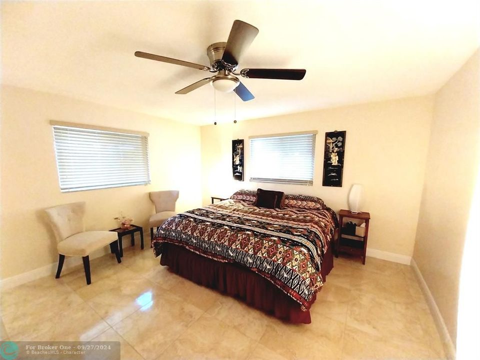 For Sale: $370,000 (2 beds, 2 baths, 1249 Square Feet)