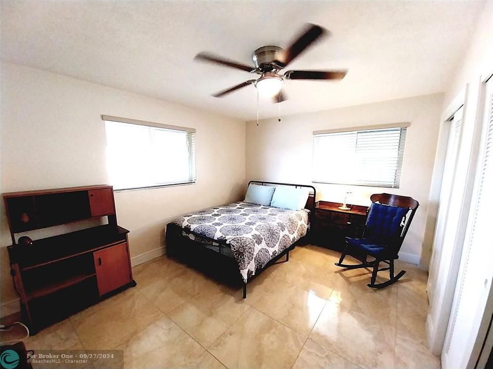 For Sale: $370,000 (2 beds, 2 baths, 1249 Square Feet)