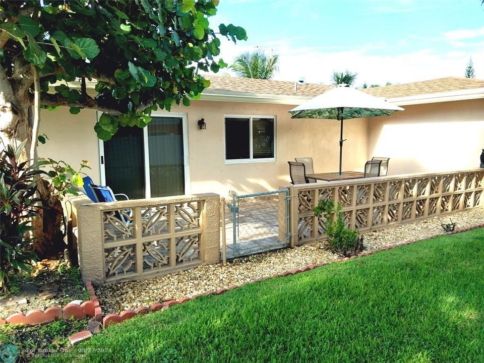 For Sale: $370,000 (2 beds, 2 baths, 1249 Square Feet)