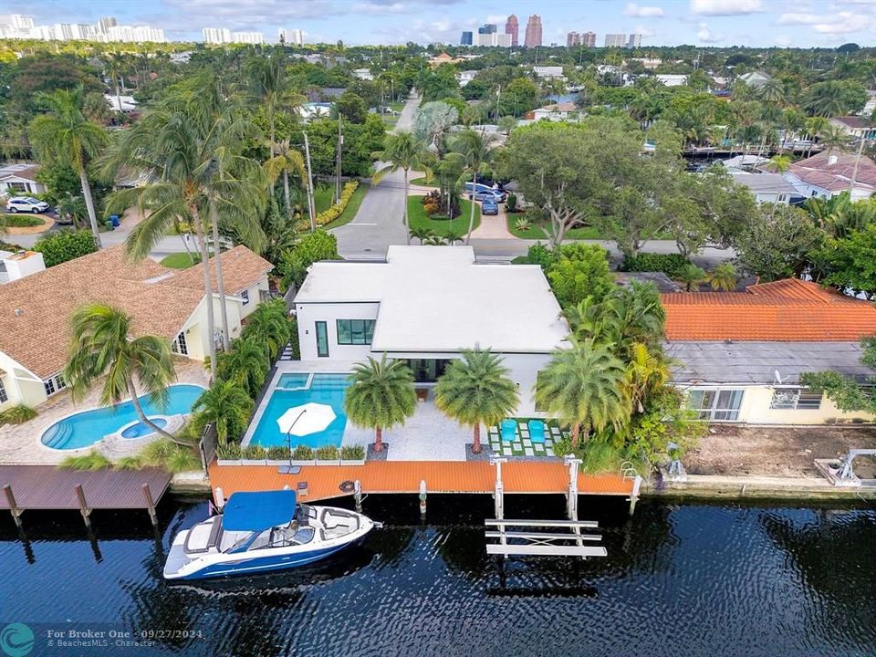 For Sale: $2,095,000 (3 beds, 3 baths, 2400 Square Feet)