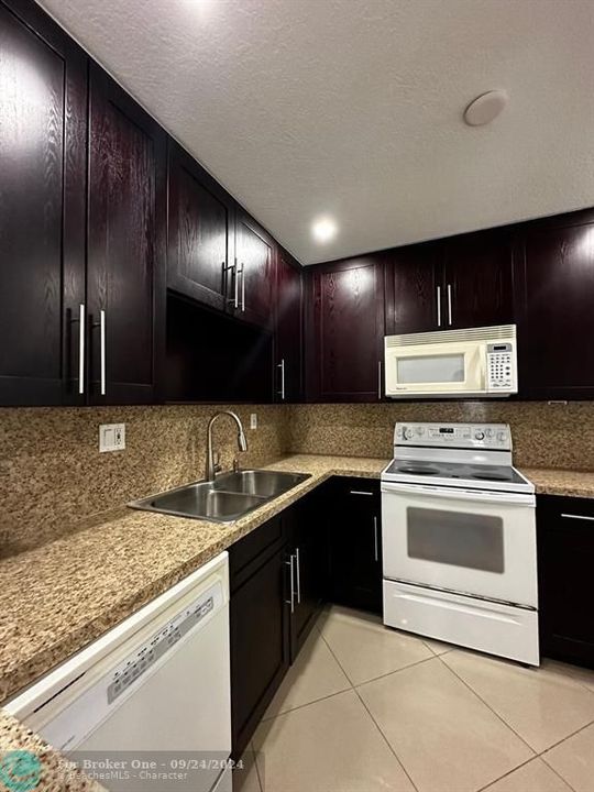 For Rent: $1,850 (2 beds, 1 baths, 825 Square Feet)