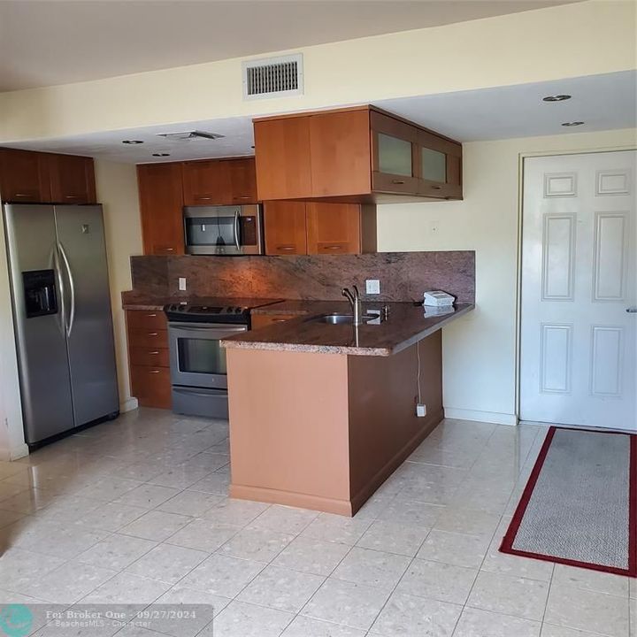 For Sale: $475,000 (2 beds, 2 baths, 1292 Square Feet)