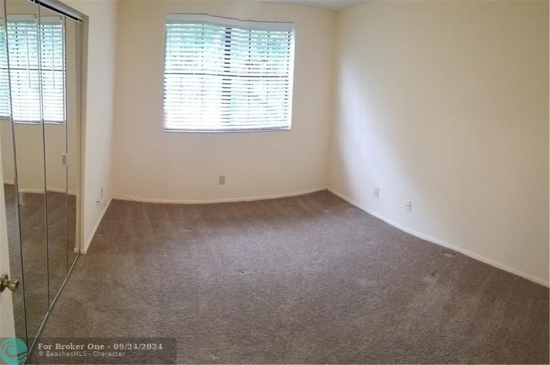 For Rent: $2,400 (3 beds, 2 baths, 1305 Square Feet)