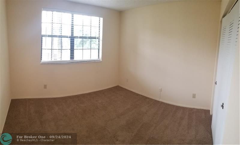 For Rent: $2,400 (3 beds, 2 baths, 1305 Square Feet)