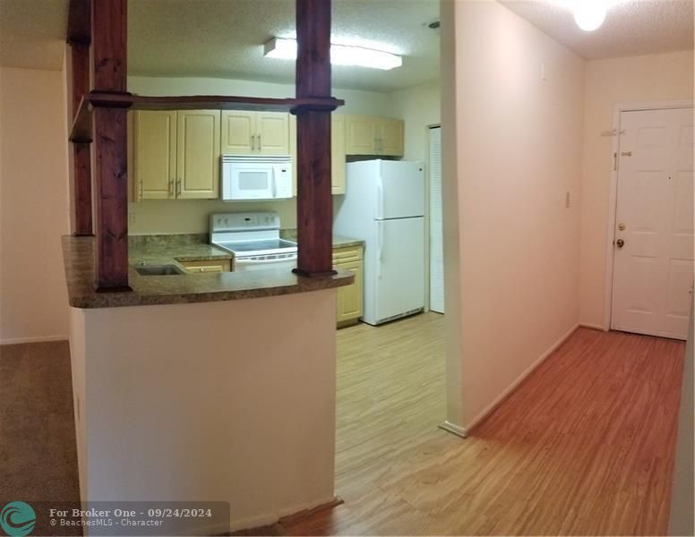 For Rent: $2,400 (3 beds, 2 baths, 1305 Square Feet)