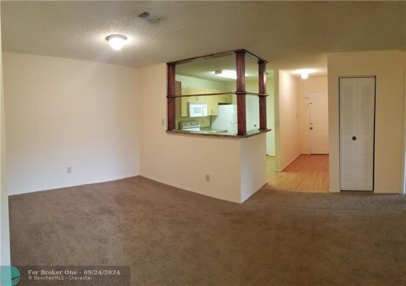 For Rent: $2,400 (3 beds, 2 baths, 1305 Square Feet)