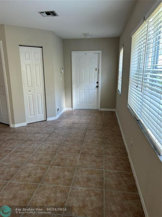 For Rent: $3,800 (4 beds, 2 baths, 2100 Square Feet)