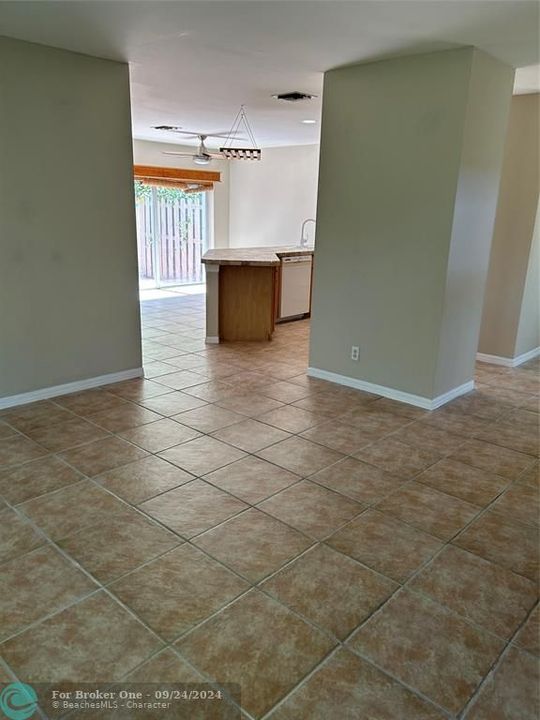 For Rent: $3,800 (4 beds, 2 baths, 2100 Square Feet)