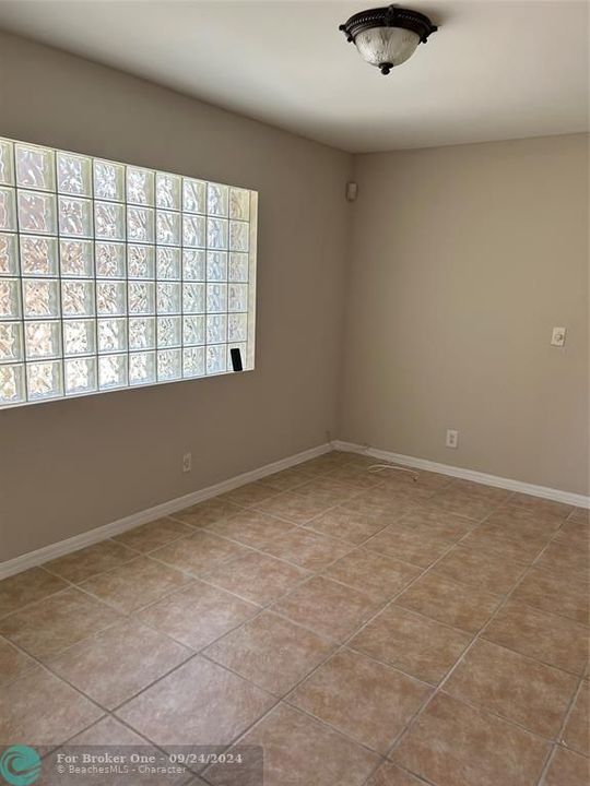 For Rent: $3,800 (4 beds, 2 baths, 2100 Square Feet)