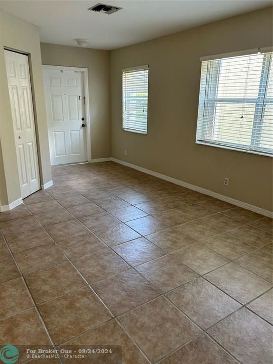 For Rent: $3,800 (4 beds, 2 baths, 2100 Square Feet)