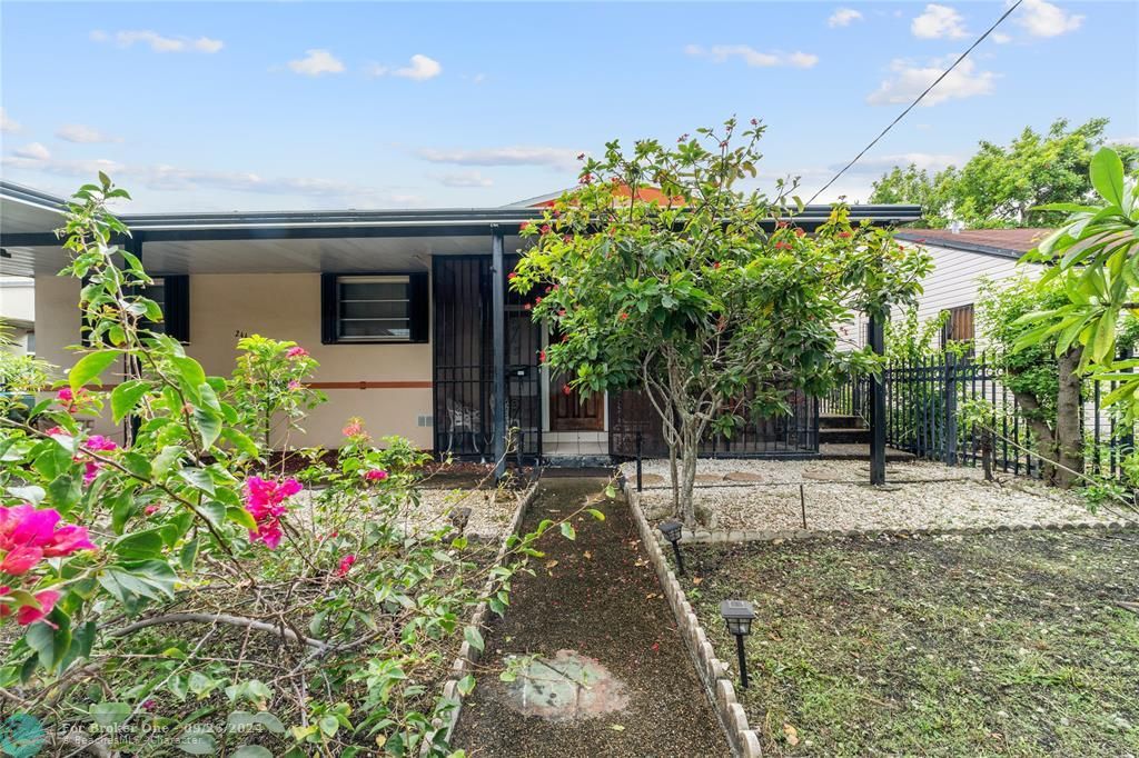 For Sale: $950,000 (3 beds, 2 baths, 1884 Square Feet)