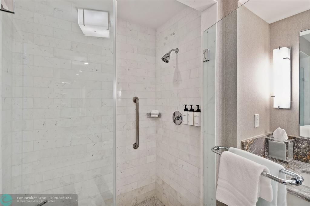 For Sale: $480,000 (1 beds, 1 baths, 577 Square Feet)