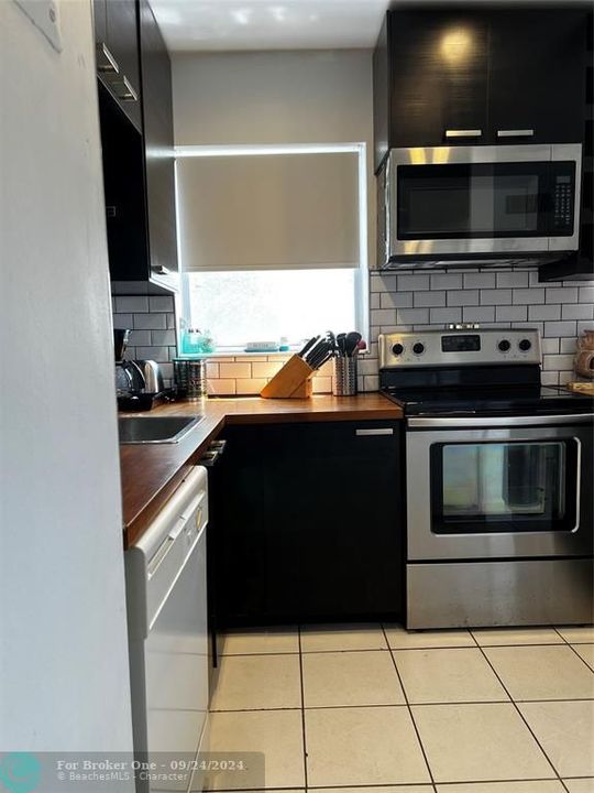 For Rent: $2,100 (3 beds, 2 baths, 1200 Square Feet)