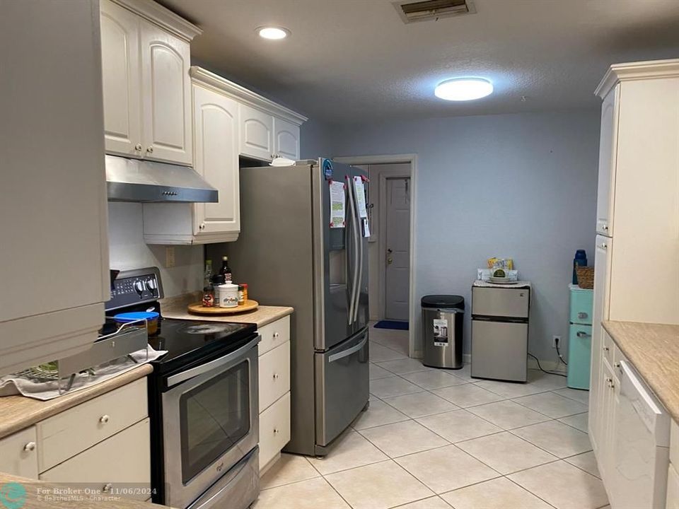 For Sale: $365,000 (4 beds, 2 baths, 1587 Square Feet)