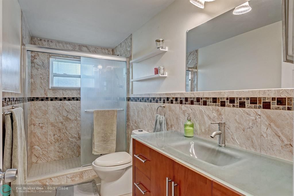 For Sale: $395,900 (2 beds, 1 baths, 1014 Square Feet)