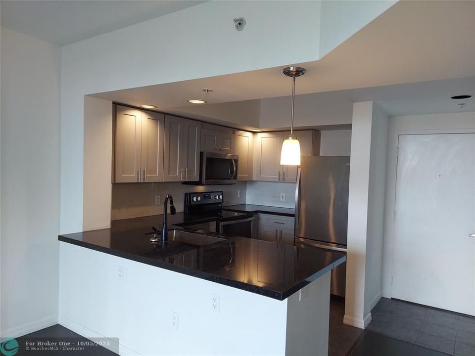 For Rent: $2,500 (1 beds, 1 baths, 780 Square Feet)