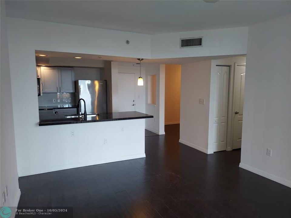 For Rent: $2,500 (1 beds, 1 baths, 780 Square Feet)